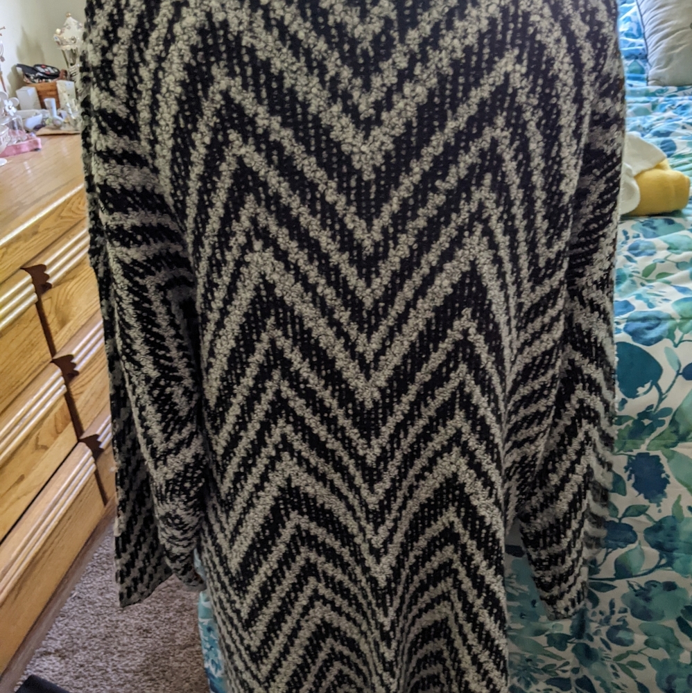 Sweater - Picture 3 of 4
